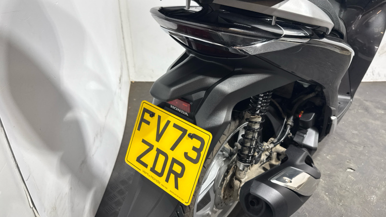 (23MY) Honda SH125i with Top Box